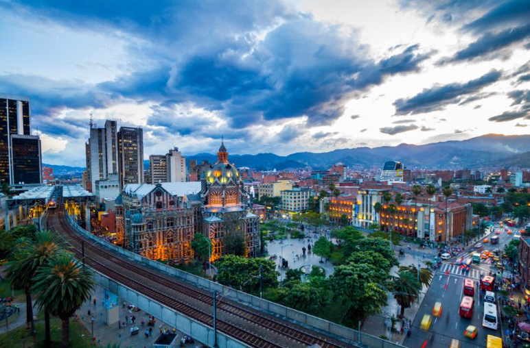 MEDELLIN ENAMORA EN SEMANA SANTA 4 DIAS 3 NOCHES